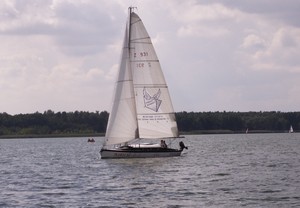 223514mariusz-najstarszy_jacht_na_jeziorze.jpg